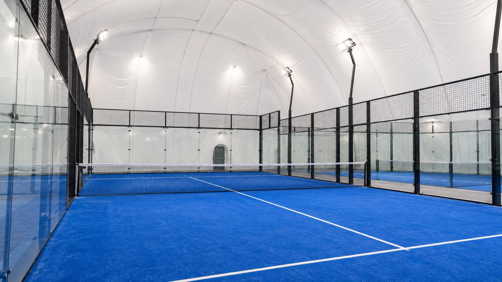Campo da padel nel pallone pressostatico